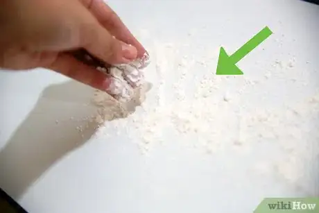 Image titled Roll Fondant Step 4