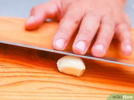 Image titled Peel a Head of Garlic Step 5