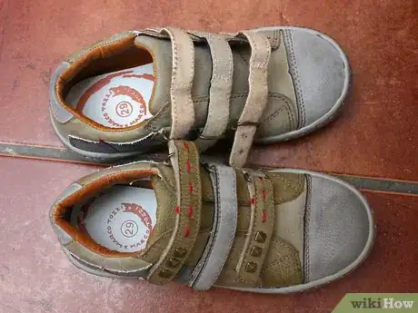 Image titled Fit Your Kid for Shoes Step 1