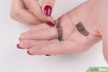Image titled Do Winged Eyelashes Step 5