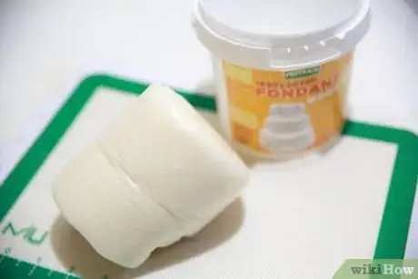 Image titled Make Edible Makeup Cake Decorations Step 1