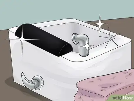 Image titled Avoid Unsanitary Nail Salons Step 8