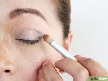 Image titled Apply Subtle Eyeshadow Step 6