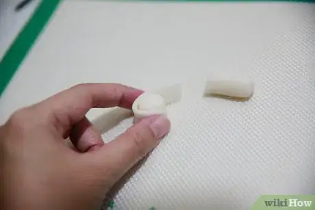 Image titled Make Edible Makeup Cake Decorations Step 6