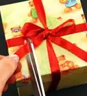 Tie a Gift Wrapping Bow