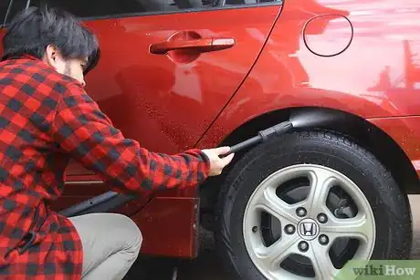 Image titled Wash Your Car in the Wintertime Step 3