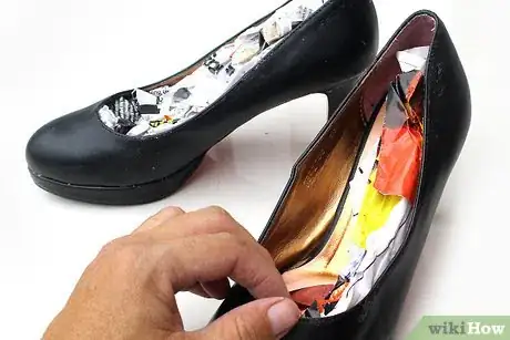 Image titled Make Glitter Pumps Step 3