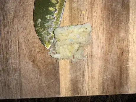 Image titled IMGarlic_1203