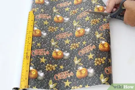 Image titled Make Christmas Crackers Step 1