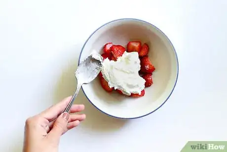 Image titled Serve Strawberries and Cream Step 3
