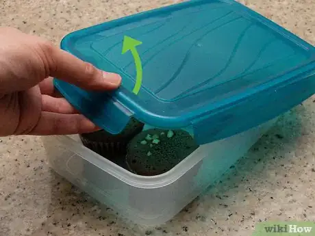 Image titled Freeze Cupcakes Step 11