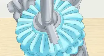 Choose Between a Bagless and a Bagged Vacuum Cleaner