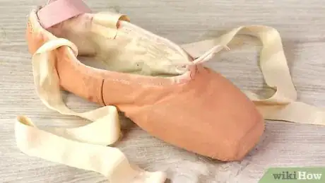 Image titled Paint Pointe Shoes Step 19