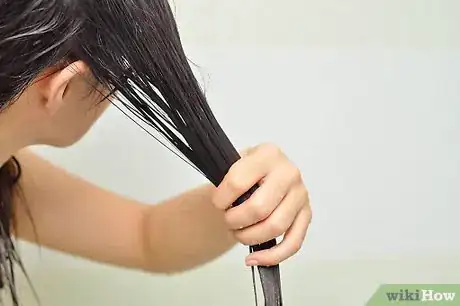 Image titled Lighten Hair Naturally With Honey Step 6