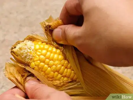 Image titled Cook Corn in the Microwave Step 4