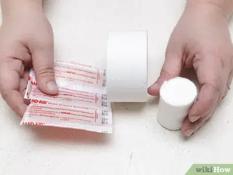 Image titled Strap a Thumb Step 2