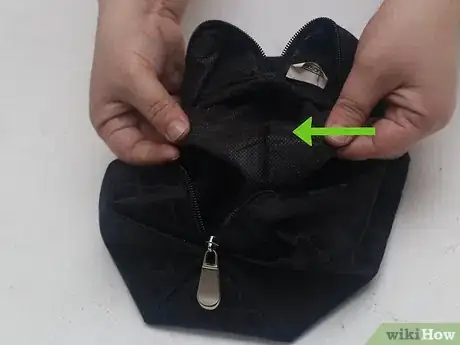 Image titled Make an Emergency Makeup Bag Step 2