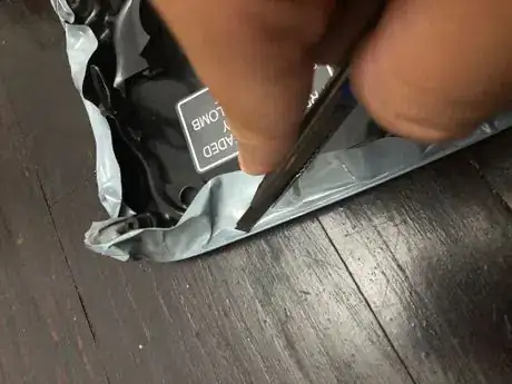 Image titled TRIMMING VINYL GAS CAP