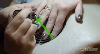 Use Mirror Powder on Nails