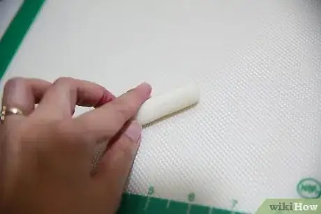 Image titled Make Edible Makeup Cake Decorations Step 5