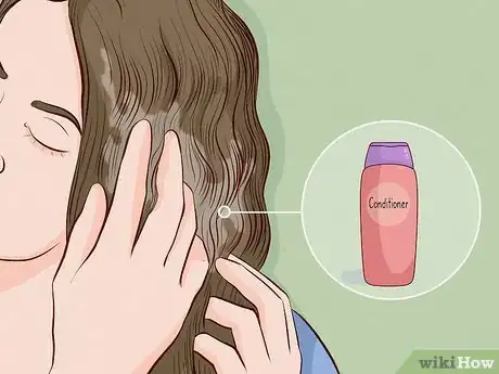 Image titled Use Exfoliating Shampoo Step 7