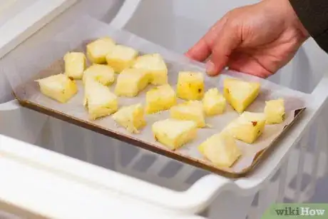 Image titled Freeze Pineapple Step 4