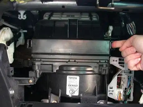 Image titled There are tabs on both sides. Just one is shown.