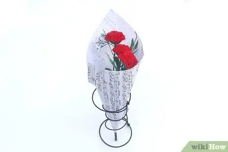 Image titled Create a Vintage Bedspring Vase Step 6