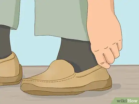 Image titled Buy Waterproof Shoes Step 11