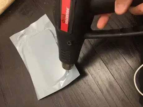 Image titled HEATGUNING CORNERS