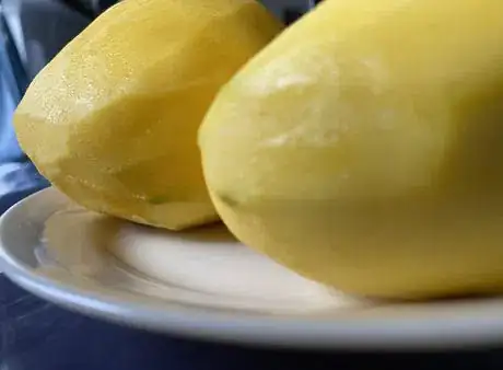 Image titled Peeled Mangoes Step 9