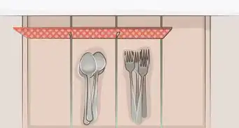Store Spoons and Forks
