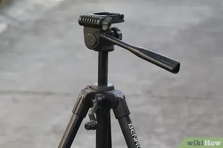 Image titled Photograph a Lunar Eclipse Step 4