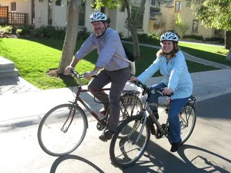Image titled Palo Alto bicycle commuters