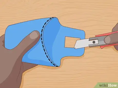 Image titled Turn a Plastic Bottle Into a Phone Charging Station Step 6