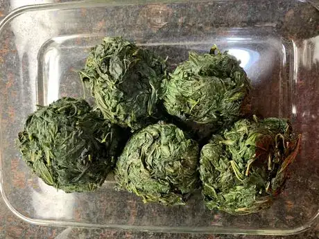 Image titled Handfulleaves