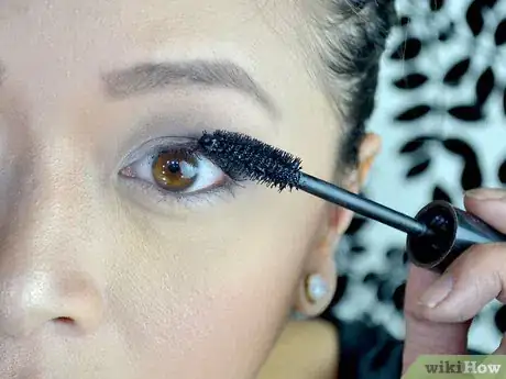 Image titled Do Makeup Like Elizabeth Gillies from Victrious Step 4