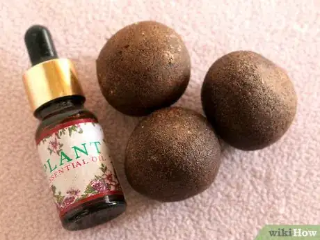 Image titled Make Lip Gloss with Honey Step 11