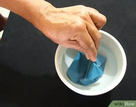 Image titled Dip hot water Step 1