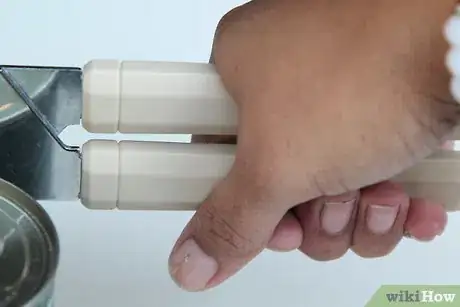 Image titled Open a Can Step 5