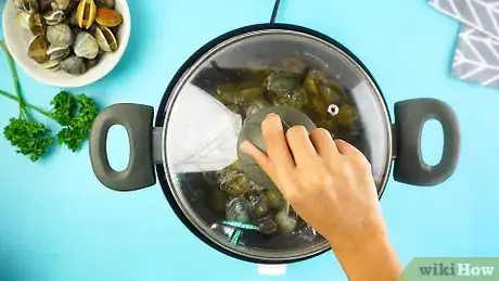 Image titled Make Beer Steamed Clams Step 4