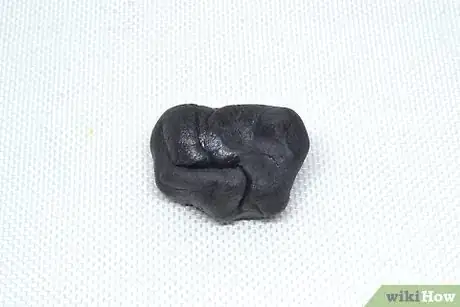 Image titled Make Sugar Paste Penguins Step 10