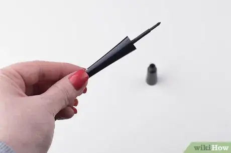 Image titled Apply Eyeliner to Another Person Step 12