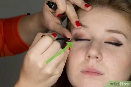 Image titled Apply Eyeliner to Another Person Step 14