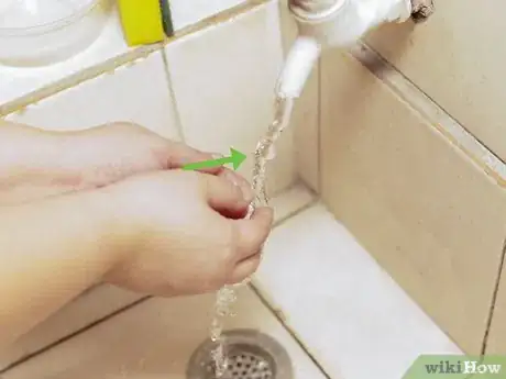 Image titled Strap a Thumb Step 3