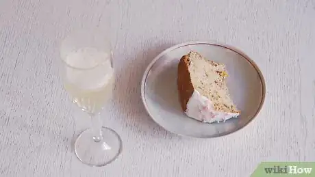 Image titled Cut Panettone Step 9