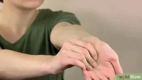 Image titled Crack Your Wrist Step 8