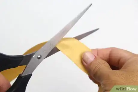 Image titled Make Bracelets from a Pringles Can Step 9