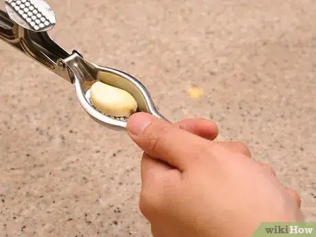Image titled Make Garlic Juice Step 8