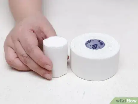 Image titled Strap a Thumb Step 1